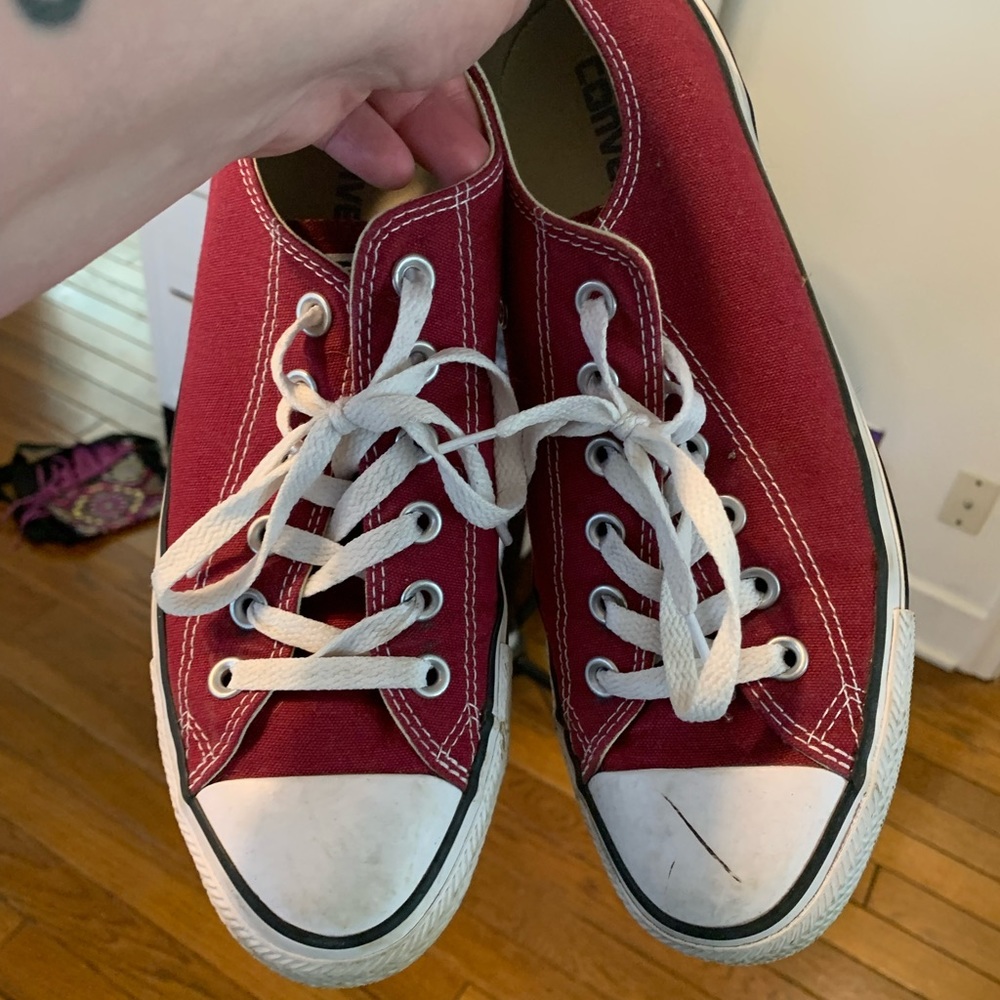Converse size woman 9, men 7